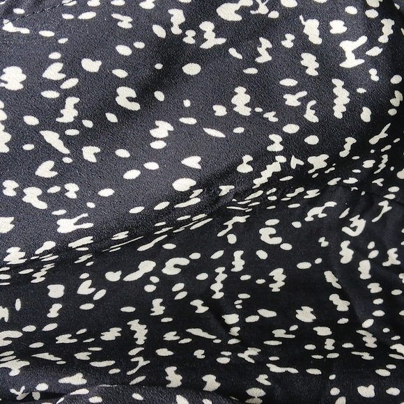 SHEIN Black and White Ruffled Tie Front Blouse Sz M NWOT - Picture 5 of 12